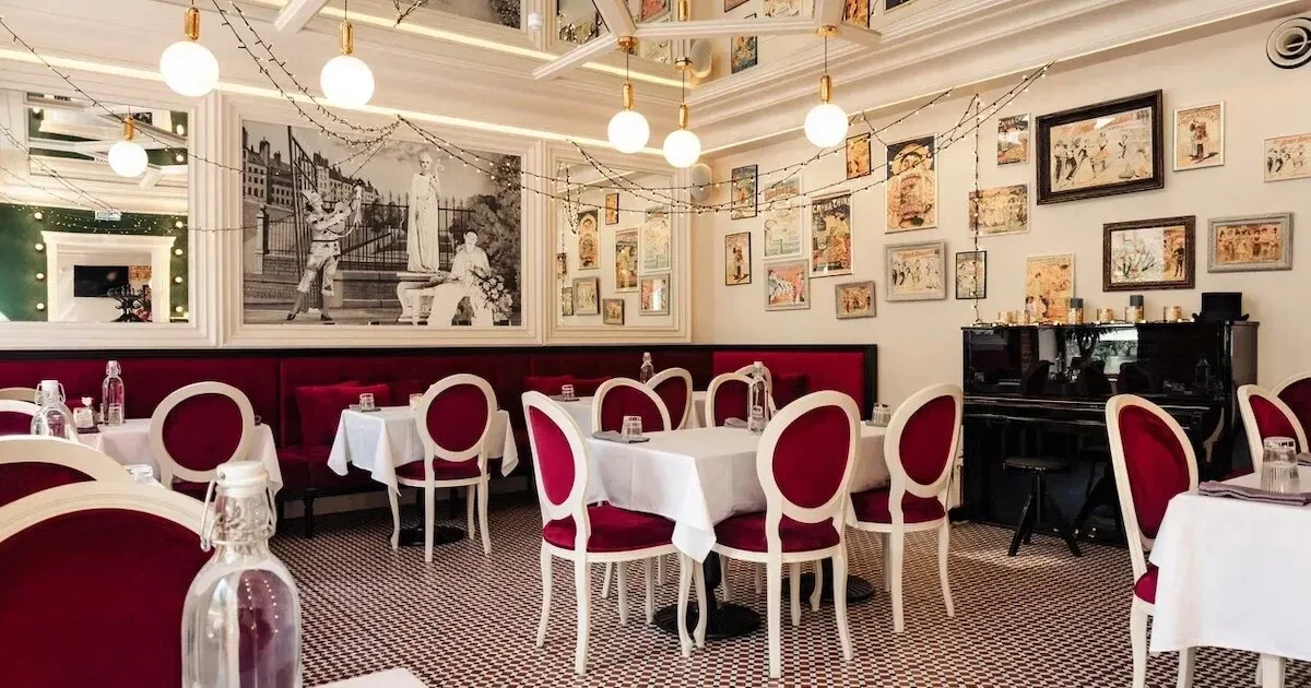 15 ресторанов французской кухни в Санкт-Петербурге: 2025 53 Ресторан Funambules в Санкт-Петербурге — вид на Казанский собор