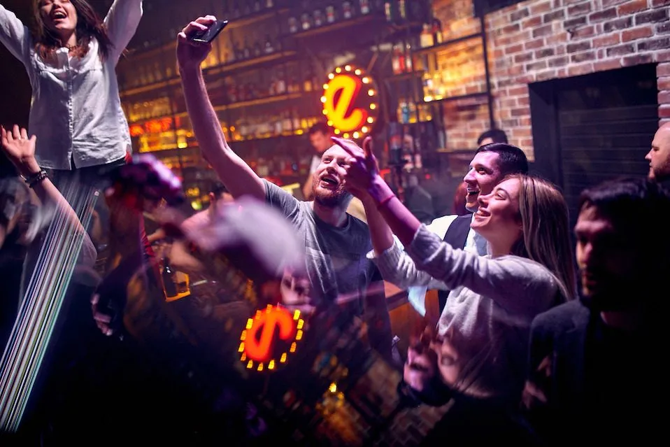 13 площадок для встречи Нового года 2026 в Петербурге 51 Небар — танцпол и банкет в одном месте на Новый год