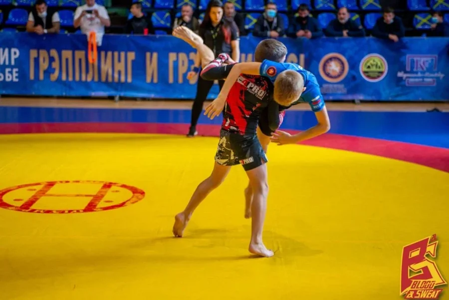 15 спортивных секций для детей в СПб: цены, отбор, скрытые расходы 50 Абонемент 5000₽, а в конце года минус 300 тысяч. Разбираем 15 секций Петербурга: реальные цены, что входит и что нет, как устроен отбор в бесплатные группы. От плавания за 1700₽ до хоккея за 20000₽ в месяц.