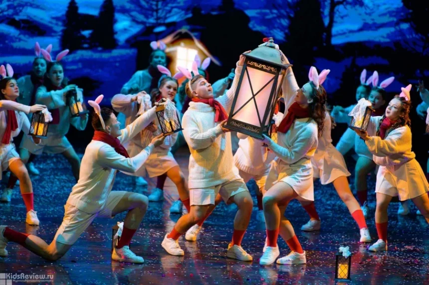 В этом сезоне петербургские ёлки разделились на два мира. В одном дети танцуют мазурку в императорских залах, в другом запускают химические реакции и ловят жидкий азот. Двенадцать проверенных вариантов от 600 до 9000 рублей.