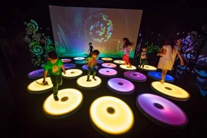 «Вселенная Чудес»: у Дворцовой