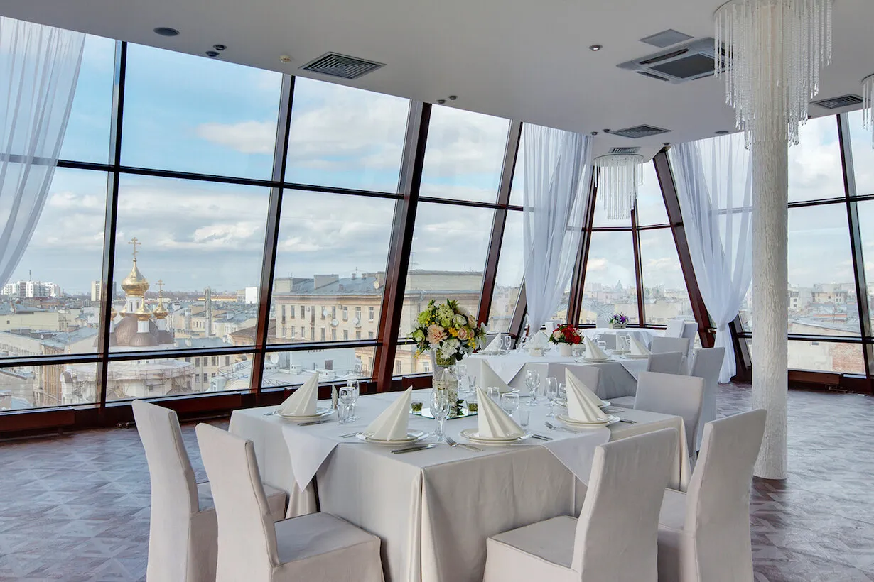 15 ресторанов французской кухни в Санкт-Петербурге: 2026 83 Кафе-кондитерская Au Delà на Малой Зелениной в Петербурге — русско-французская кухня и домашняя выпечка