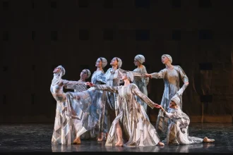 Афиша апреля 2026 в Петербурге: фестиваль балета Dance Open, кинофестиваль White Nights, премьеры в БДТ и Александринке, концерты в Планетарии и Мариинский балет.