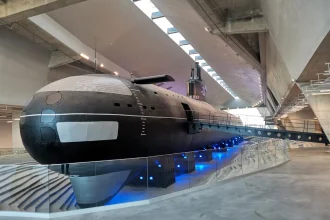 Артиллерийский музей, крейсер «Аврора», подлодки Д-2 и К-3, «Ленрезерв» и диорама прорыва блокады — 10 военных музеев с адресами и ценами.