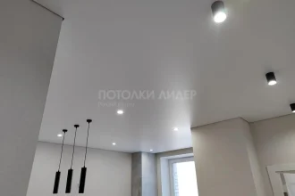 12 компаний натяжных потолков в Петербурге: цены от 185 до 950 ₽/м², гарантия и монтаж — с официальных сайтов, без агрегаторов.