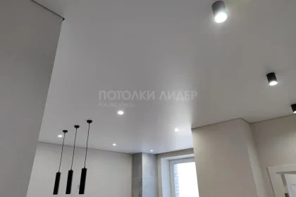 12 компаний натяжных потолков в Петербурге: цены от 185 до 950 ₽/м², гарантия и монтаж — с официальных сайтов, без агрегаторов.